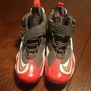 nike sneakers size 6 boys